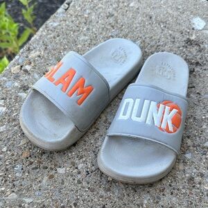 Slam Dunk grey slides size medium kids